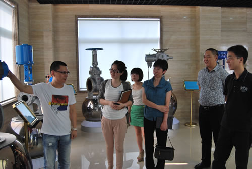 �D2 ���u�J(r��n)���M�I(l��ng)��(d��o)���^�����y�T�a(ch��n)Ʒչ�d