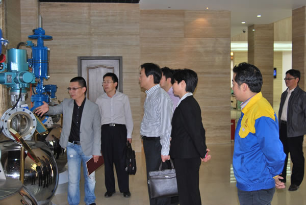 �ζ��^�^ί���M���������Lɳ������I��ͬ־���^����һ�ǮaƷչʾ�d